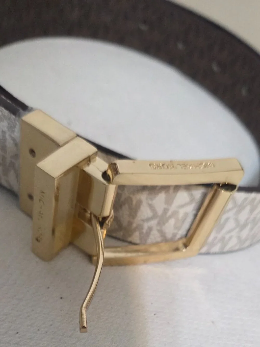 Michael Kors Reversible Logo Belt Gold Twist Buckle Women’s Size 38” Beige/Cream